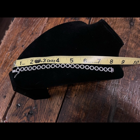 Costume rhinestone earrings and matching bracelet with lots of sparkle - Picture 5 of 7